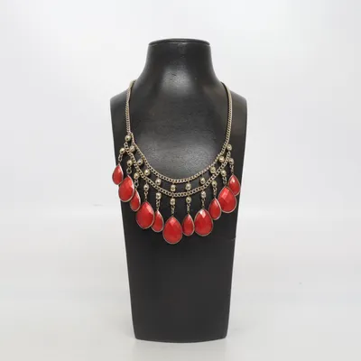 Halsband (Röd) Okänd metall