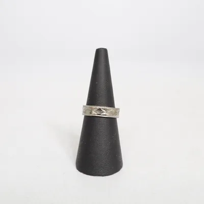 Ring (Silverfärgad) Okänd metall