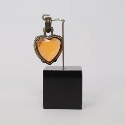 Pendant (Orange, Gold) Unknown metal