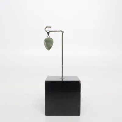 Hänge (Grön, Vit) Okänd metall