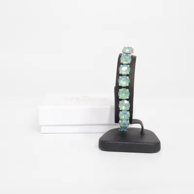 Armband (Vit) från Caroline Svedbom Okänd metall