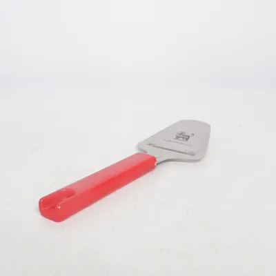 Osthyvel (Silverfärgad, Röd) från Fiskars