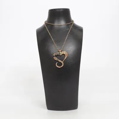 Halsband (Guldfärgad) från Betsey Johnson Okänd metall