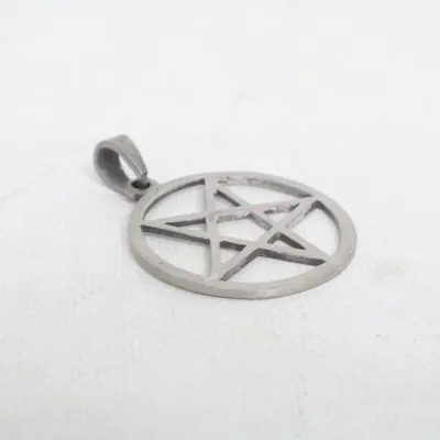 Hänge (Silverfärgad) Okänd metall
