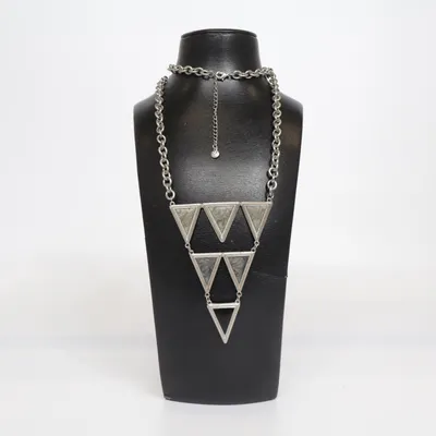 Halsband (Silverfärgad) Okänd metall