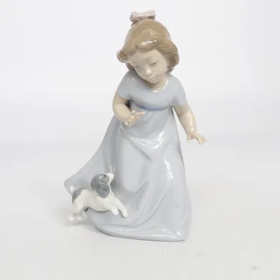 Figurine (Blue, Brown, White) from Lladro