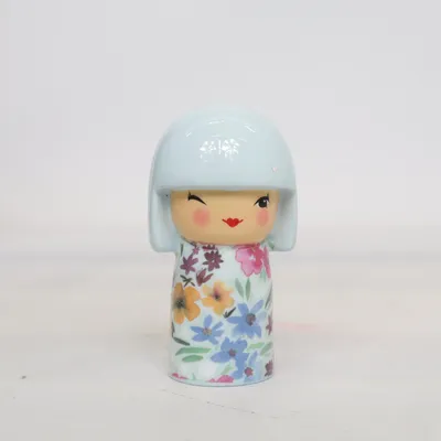Kokeshi (Flerfarvet) fra With Love Skincity