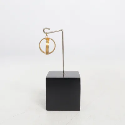Pendentif (pendant, necklace pendant, gold-tone, interlocking circles, layered rings, circle pendant, geometric, minimalist, modern, elegant, jewellery, timeless) de Vintage Métal inconnu