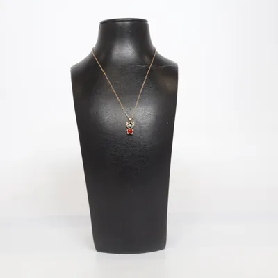Collier (Or, Rouge, Bleu) Métal inconnu