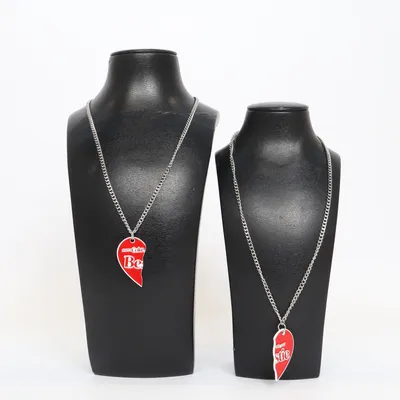 Halsband (Röd, Silverfärgad) från Coca Cola Okänd metall