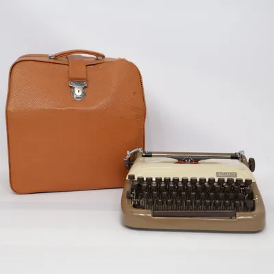 Typemachine (Beige, Bruin) van Erika