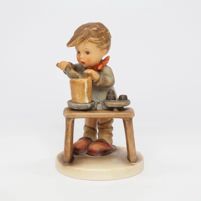 Figurine (Hummel Figur Hum 345 "Der Kaufmann") from Goebel