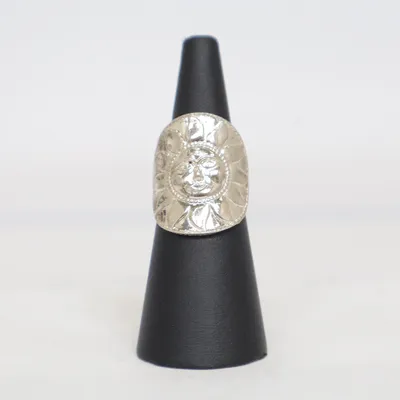 Ring (Silverfärgad) Okänd metall
