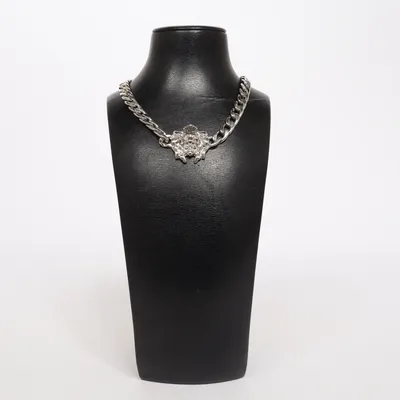 Halsband (Silverfärgad) Okänd metall