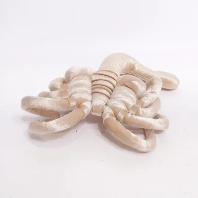 Gosedjur (Facehugger) från Think geek