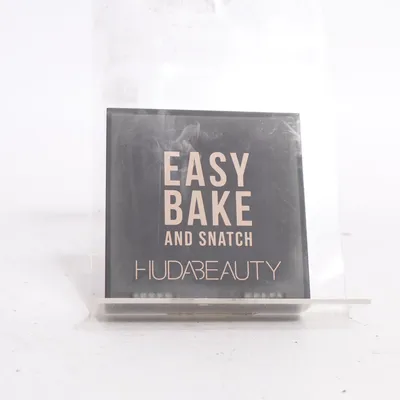 Powder (Easy Bake And Snatch) from Huda Beauty