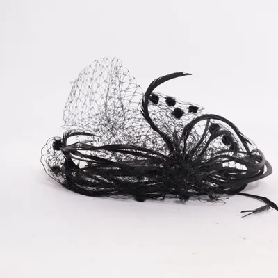 Håraccessoar (Mini-Hut / Fascinator Gothic Steampunk mit Fischnetz und Feder Sombrero Chilirose Negro CR-3219) från Chilirose