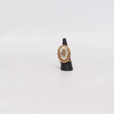 Brosch (Guldfärgad, Vit) Okänd metall