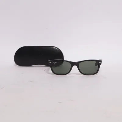 Solbriller (Ray-Ban RB 2132 NEW WAYFARER) fra Ray-Ban
