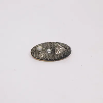 Brosch (Grå) Okänd metall