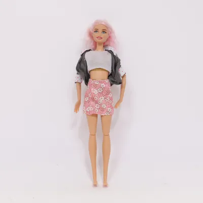 Poupée (Rose, Noir, Blanc) de Barbie