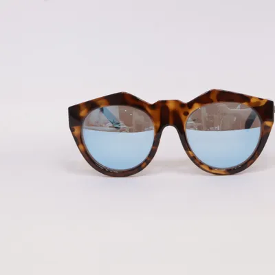 Solglasögon (NEO NOIR) från Le Specs