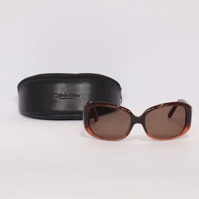 Solbriller (7749S) fra Calvin Klein
