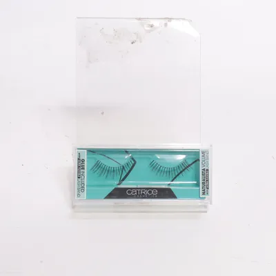 False lashes (Naturalista Volume) from Catrice