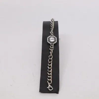 Armband (y2k, fairycore, emo, pashanim, grunge, 2000s, 90s, 80s, vintage, pinterest, skater, gorpcore, oldschool, oldmoney, retro, coquette, realvintage, streetwear, blokecore, baggy, skate, early2000s, 00s, goth, indie, vsco, tumblr, blokette, trendy, archive, bellahadid, bohochic, stockholm, sportswear, napoleon, niche) Okänd metall