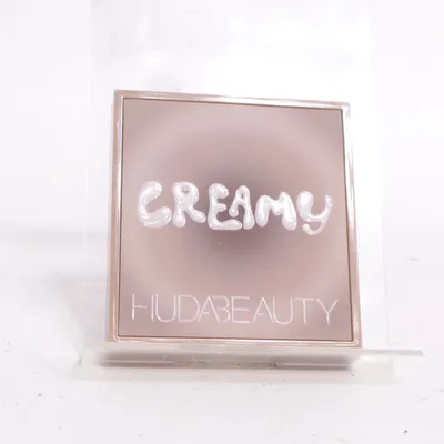 Eyeshadow palette (Greige Creamy Obsessions) from Huda Beauty