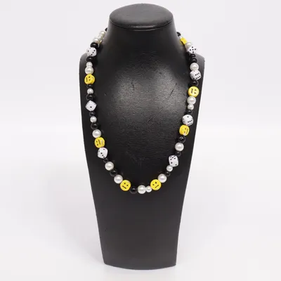 Ketting (Wit, Zwart, Geel) Plastic, Onbekend materiaal