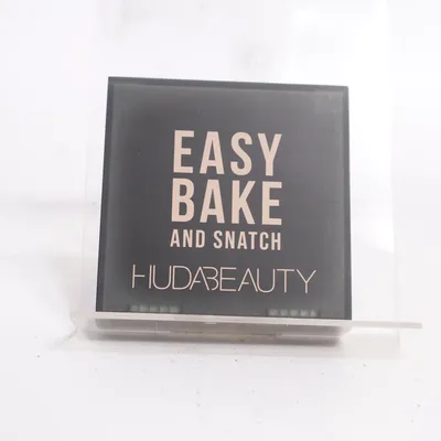 Powder (Easy Bake And Snatch) from Huda Beauty