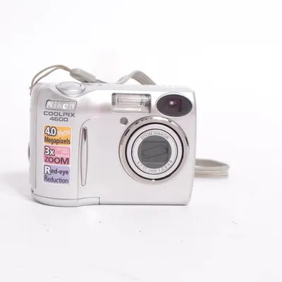 Digital kompaktkamera (Coolpix 4600) från Nikon