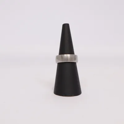 Ring (Silverfärgad) Okänd metall