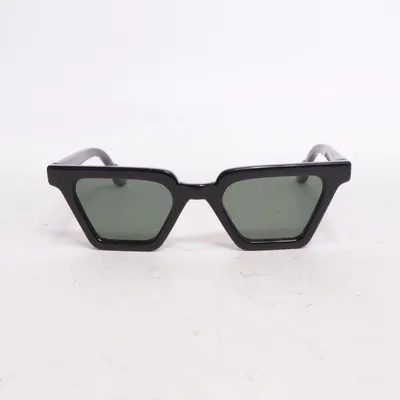 Sonnenbrille (Schwarz) von COS x Yuma Labs