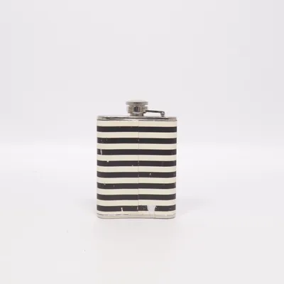 Lommelærke (Hvid, Sort) fra Urban Outfitters