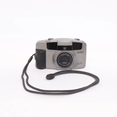 Analog kompaktkamera (Z-up 135 Super) från Konica
