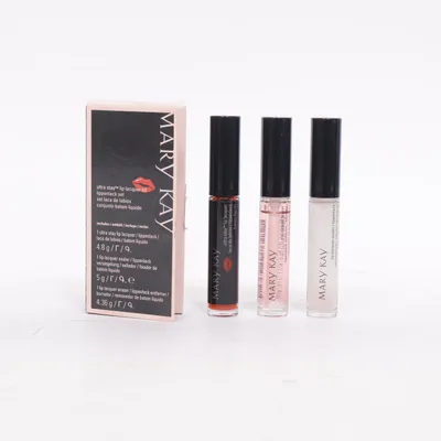 Makeup set (Ultra Stay Lip Lacquer Kit) from Mary Kay