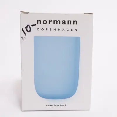 Badrumstillbehör (Pocket Organizer 3) från Normann Copenhagen