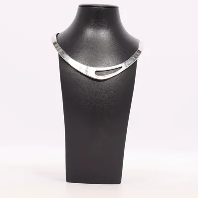 Halsring (Silverfärgad) Okänd metall