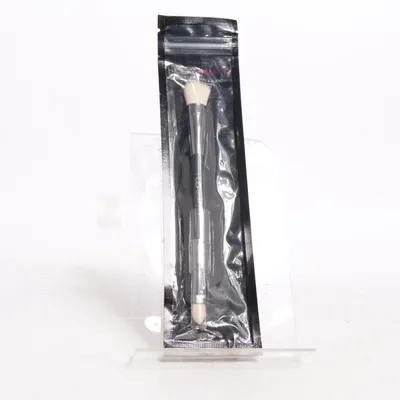 Makeup brush (Conceal & Blend) from Huda Beauty
