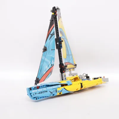 Leksak (42074) från LEGO