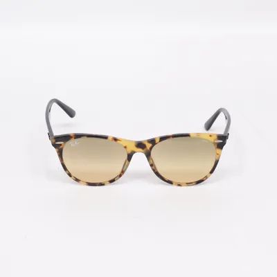 Solglasögon (RB2185) från Ray-Ban