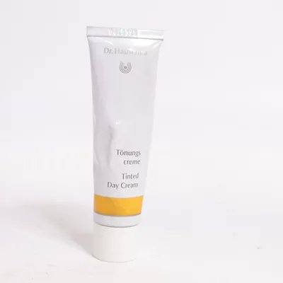 Gezichtscrème (Tinted Day Cream) van Dr.Hauschka