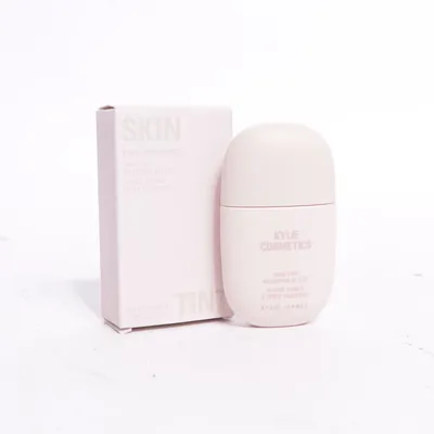 Foundation (Skin Tint Blurring Elixir) från Kylie Cosmetics