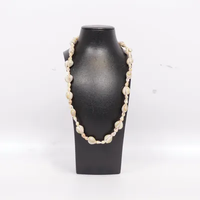 Halsband (Muschel Perlenkette kauri Muscheln und andere) Okänd metall, Snäckor