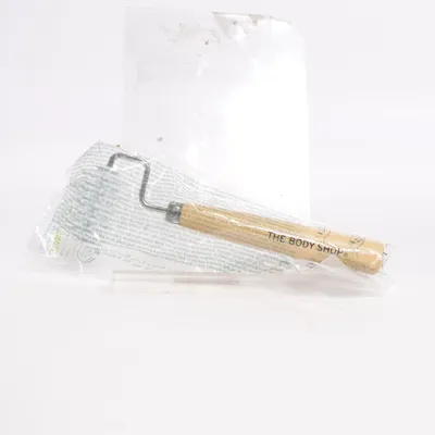 Skin roller (Facial Stimulator) fra The Body Shop