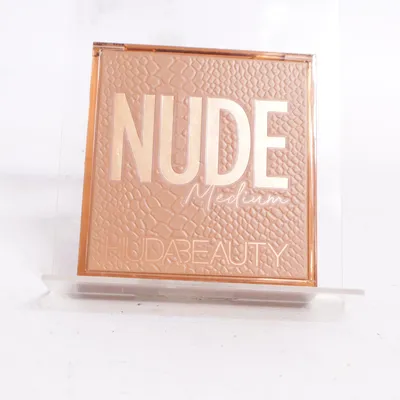 Eyeshadow palette (Medium Nude Obsessions) from Huda Beauty