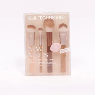 Makeup brush (New Nudes 2.0) from Real Techniques