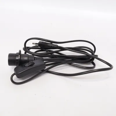 Pied de lampe (Noir) de Kema Keur
